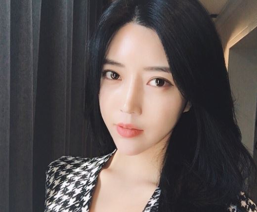 韩国网红崔素美（Cxxsomi）这身材丝毫不输卡戴珊(图1)