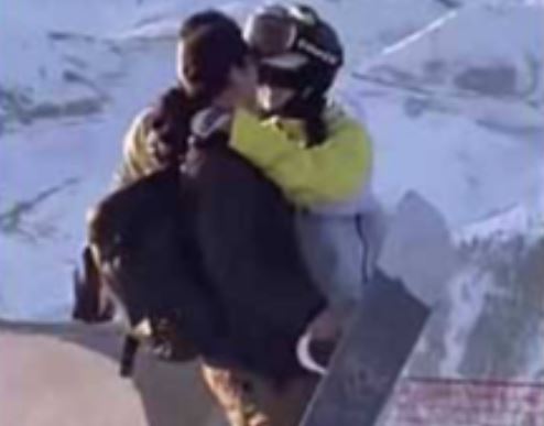 阿勒泰雪圈大瓜是怎么回事 滑雪教练和女学员干了什么事情(图1)