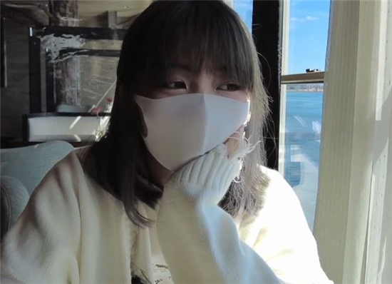 玩偶姐姐hkdoll你认识吗？为啥老戴个口罩呢(图1)