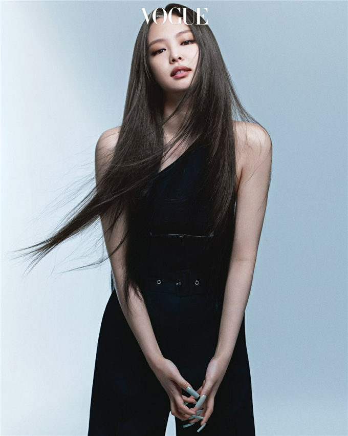 BLACKPINK拍摄VOGUE杂志封面的美图(图3)