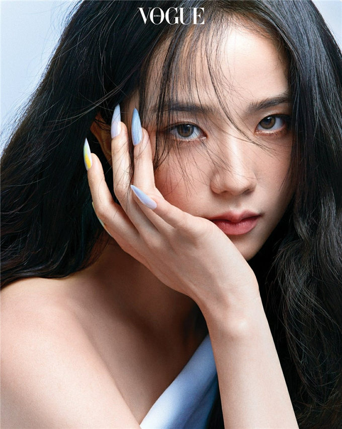 BLACKPINK拍摄VOGUE杂志封面的美图(图5)
