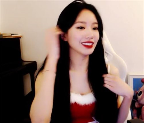 斗鱼LOL女主播小苏菲自爆和开塞露的那些陈年往事(图1)