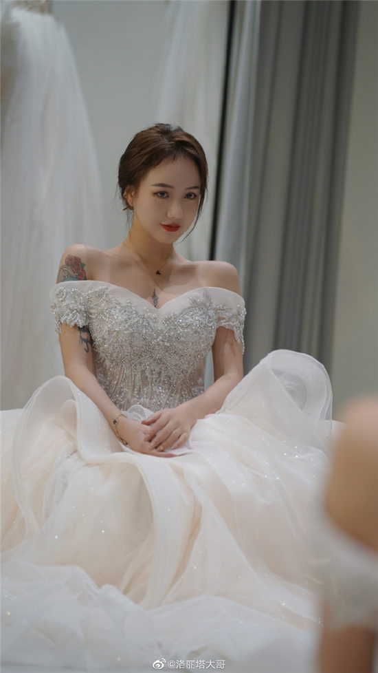 洛丽塔大哥二次元COS萌妹子，最近又有她的瓜？(图2)