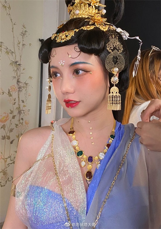 洛丽塔大哥二次元COS萌妹子，最近又有她的瓜？(图1)