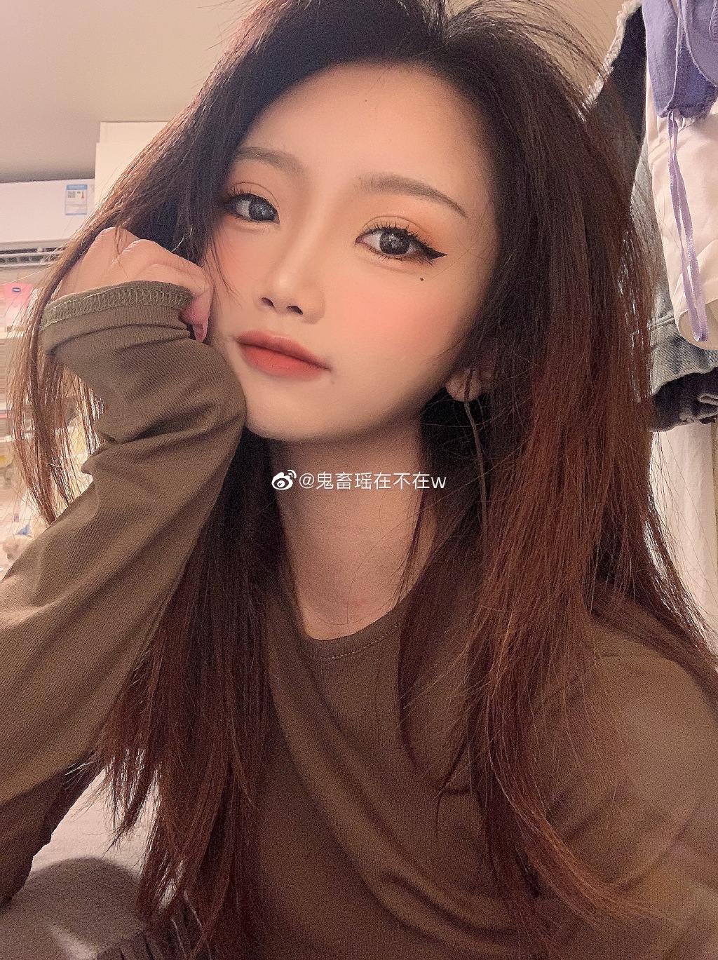 鬼畜瑶在不在w一个人气很高的二次元COSER美少女(图2)