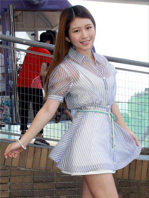 台湾妹子“鸡排妹”郑家纯 性感妩媚外表下的是内在的善良(图3)