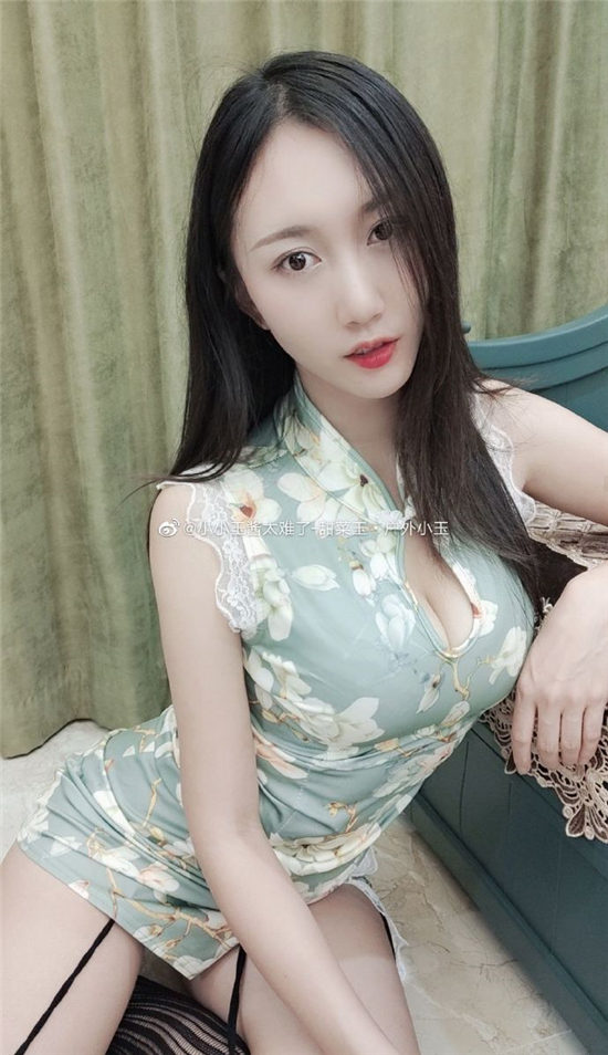 网红妹子斗鱼主播小小玉酱，颜值和身材并存？(图3)